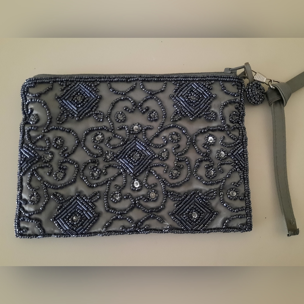 Vintage Indeed Gray and Blue Beaded Special Occasion Wristlet